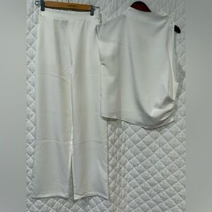 Elegant White Asymetrical Silky Sleeveless Top and Pants Set, sz SM